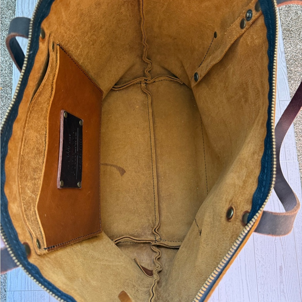 Portland Leather Large Tote in Honey - Picture 8 of 8